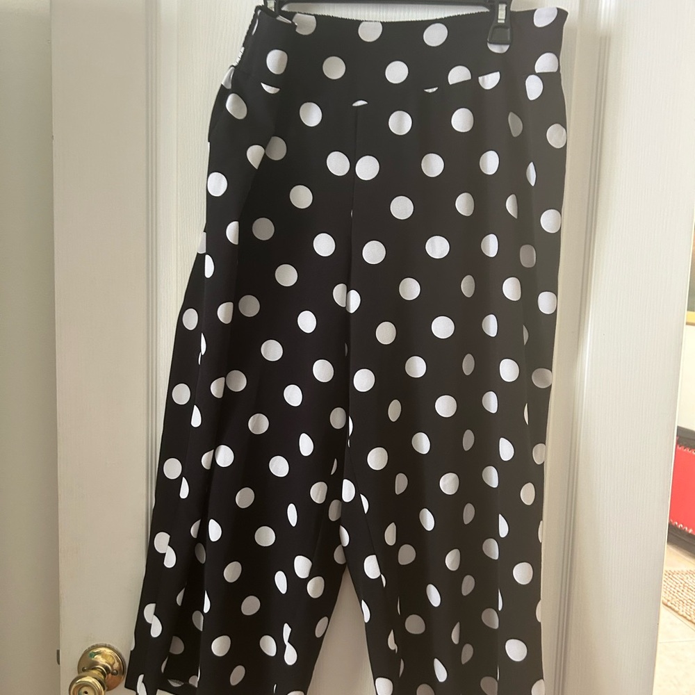 Caprices baggy. Polyester. Nice wear to work